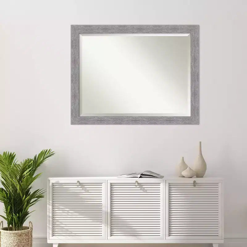 Specchio da parete rustico con cornice in corteccia grigia 45"x35" - Bordo smussato, cornice in polistirene, nessun assemblaggio richiesto
