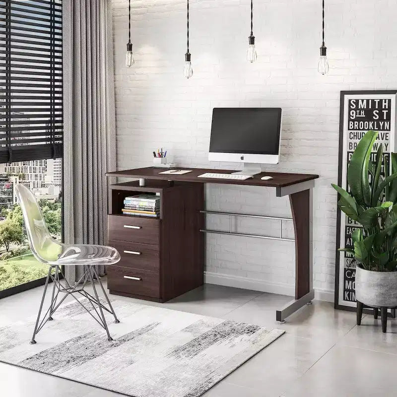Scrivania per computer con ampio spazio di archiviazione