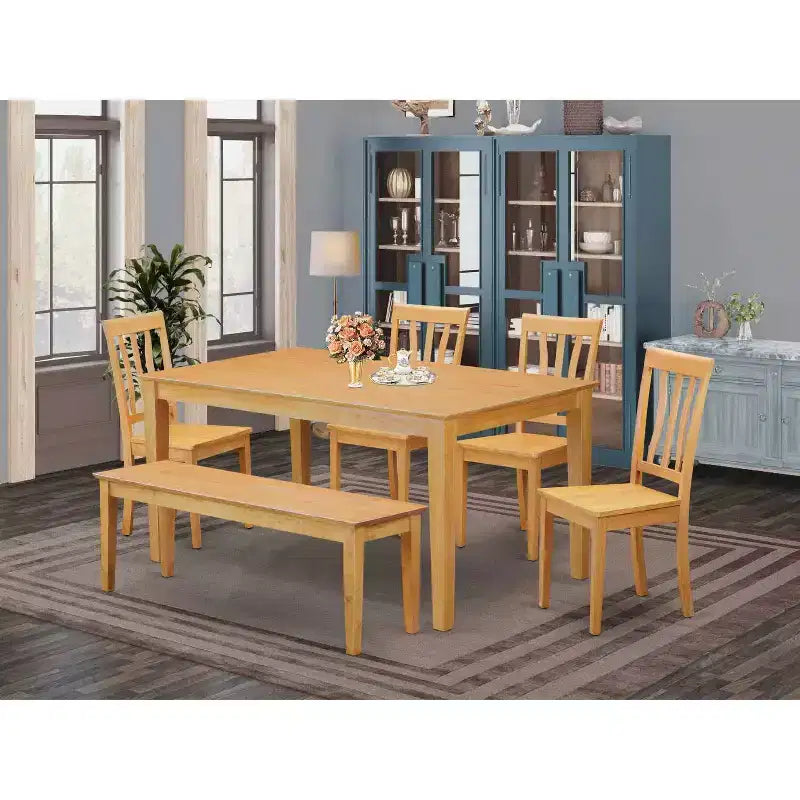 Tavolo da pranzo HomeStock 6 pezzi rettangolare in legno massello con finitura quercia naturale con 1 panca, 4 sedie con schienale a doghe, 6 posti a sedere